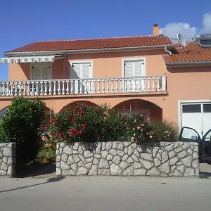 https://apartments-matic-omisalj.primorje-gorskikotar.com